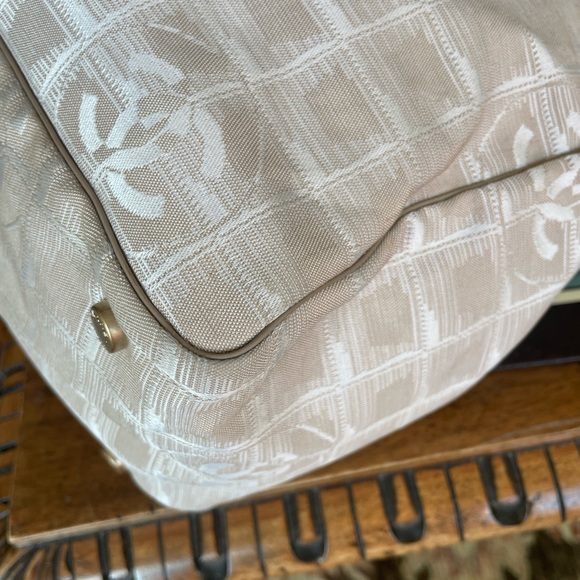 Beautiful Chanel nylon and leather tote bag - Picture 6 of 11